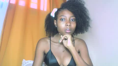 Snapshot of layannek chatting on October 14, 8:59 am layannek online show from October 14, 8:59 am