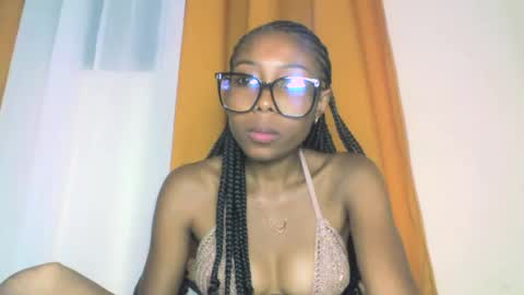 Snapshot of layannek chatting on October 21, 3:24 pm layannek online show from October 21, 3:24 pm