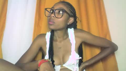 Snapshot of layannek chatting on October 25, 10:26 pm layannek online show from October 25, 10:26 pm