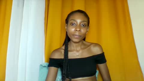 layannek online show from November 17, 8:03 pm