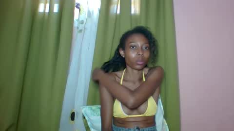 Snapshot of layannek chatting on March 29, 12:05 pm layannek online show from March 29, 12:05 pm