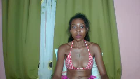 Snapshot of layannek chatting on March 31, 2:24 am layannek online show from March 31, 2:24 am