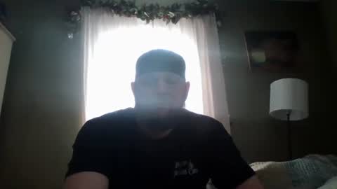 Snapshot of layinlow42 chatting on February 1, 4:44 pm layinlow42 online show from February 1, 4:44 pm