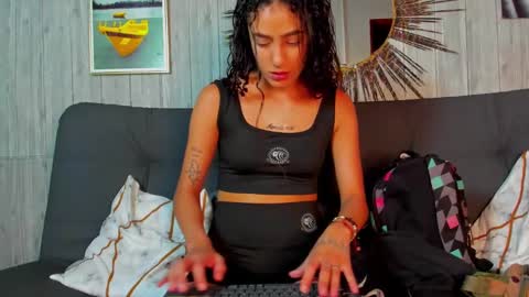 Layla online show from December 8, 12:40 am