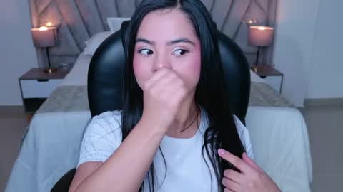 Layla Breezee online show from June 9, 11:44 am