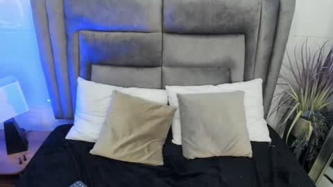 layla_clarke online show from March 3, 6:37 am