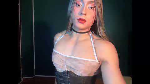 Layla   help me with your thumbs up its important  online show from January 11, 5:12 am