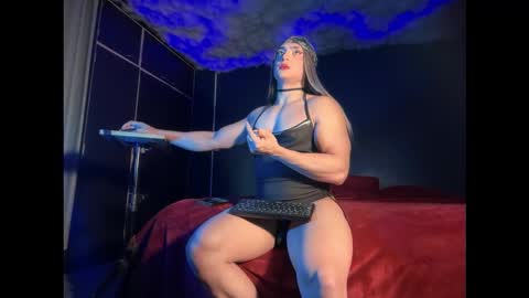 Snapshot of layla_dominac chatting on March 16, 9:30 pm Layla help me with your thumbs up its important online show from March 16, 9:30 pm