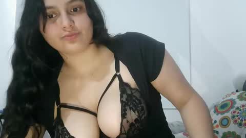 Snapshot of layla_latinax chatting on November 8, 5:01 pm Layla online show from November 8, 5:01 pm