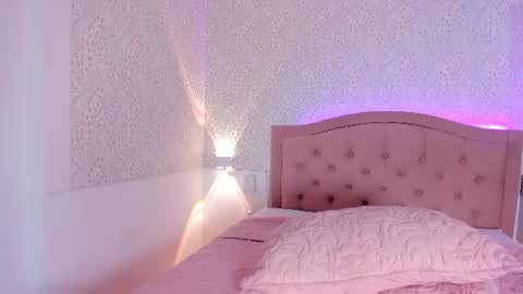 Layla Play  online show from June 11, 12:32 am