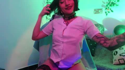 Snapshot of layla_quinn chatting on December 15, 10:58 pm layla_quinn online show from December 15, 10:58 pm