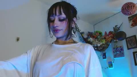 Snapshot of layla_quinn chatting on February 18, 6:04 pm layla_quinn online show from February 18, 6:04 pm