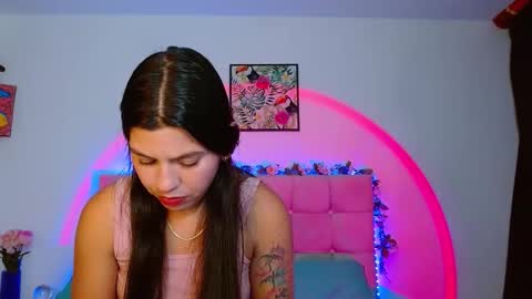 Snapshot of layla_roma chatting on October 6, 1:36 am Lia and Rachel online show from October 6, 1:36 am