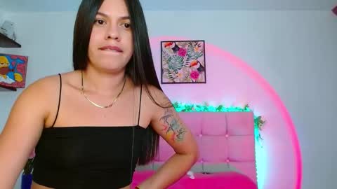 Snapshot of layla_roma chatting on October 31, 12:33 am Lia and Rachel online show from October 31, 12:33 am