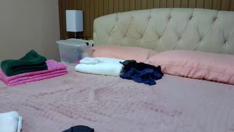 kelly online show from February 9, 12:49 am