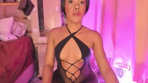 LAYLA online show from May 10, 4:39 am