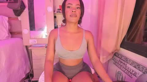 LAYLA online show from June 9, 5:35 pm