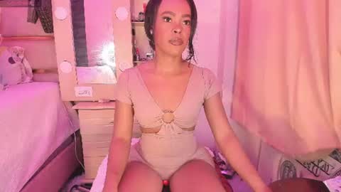 LAYLA online show from June 16, 5:48 pm
