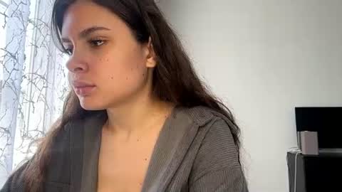 Snapshot of laylachinskey chatting on June 18, 9:25 am Rose online show from June 18, 9:25 am
