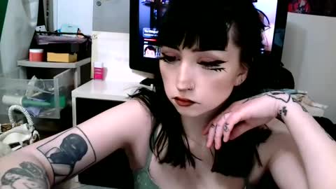 Layla Kills online show from March 1, 3:32 am