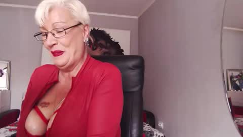 Layla online show from October 13, 8:58 am