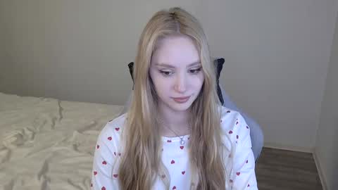 Snapshot of laylapretty001 chatting on February 3, 6:40 am LaylaPretty001 online show from February 3, 6:40 am