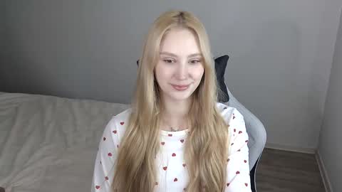 Snapshot of laylapretty001 chatting on February 4, 5:24 am LaylaPretty001 online show from February 4, 5:24 am