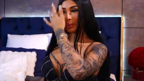 Snapshot of laylavixenn chatting on June 13, 7:06 am Layla online show from June 13, 7:06 am