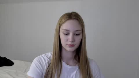 Laylla001 online show from December 5, 6:32 am