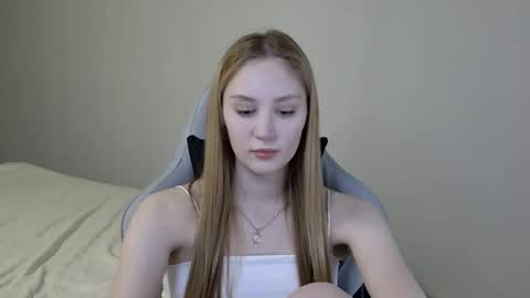 Laylla001 online show from February 4, 6:46 am