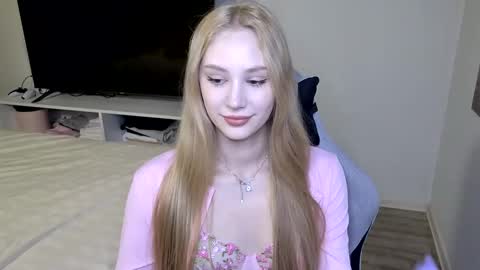 Laylla001 online show from March 13, 5:25 am