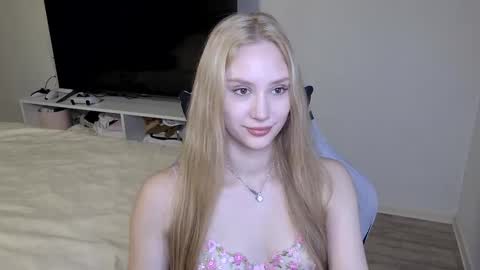 Laylla001 online show from March 17, 5:44 am