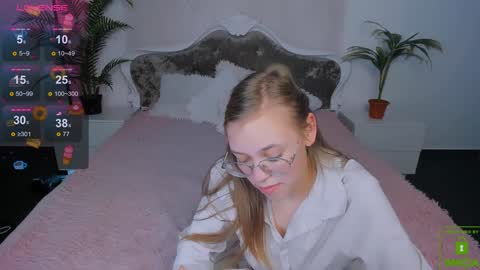 layriantavee online show from December 28, 12:56 pm