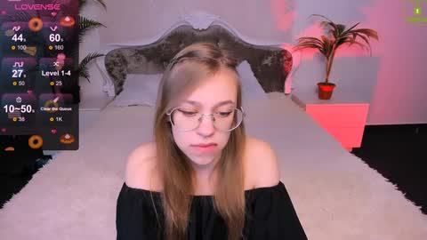 layriantavee online show from January 15, 7:15 am