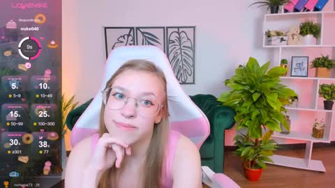 layriantavee online show from February 1, 10:15 am