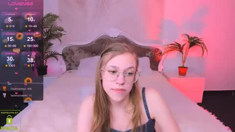 layriantavee online show from February 12, 12:12 pm