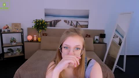 layriantavee online show from March 5, 10:00 am