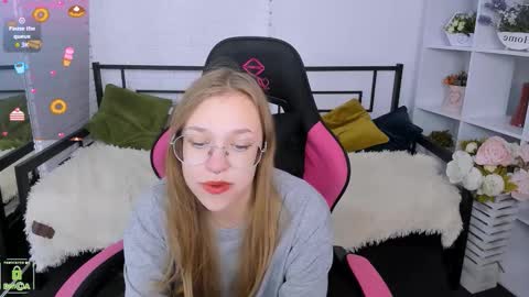 layriantavee online show from September 17, 6:04 am