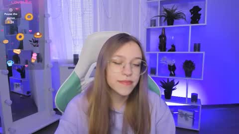 layriantavee online show from March 25, 6:52 am