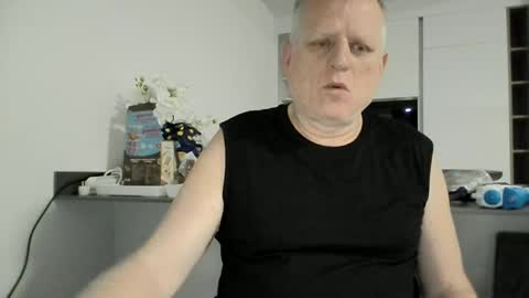 lazypete1231 online show from April 3, 11:08 am
