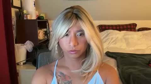 Snapshot of lbffemme chatting on November 19, 2:00 am lbffemme online show from November 19, 2:00 am