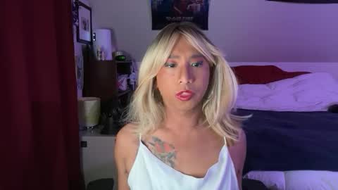 Snapshot of lbffemme chatting on January 15, 2:05 am lbffemme online show from January 15, 2:05 am