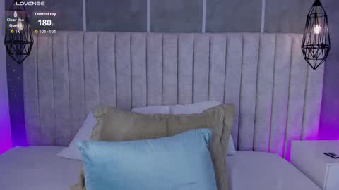 Snapshot of lea_gray chatting on February 14, 6:26 pm online show from February 14, 6:26 pm