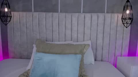 Snapshot of lea_gray chatting on February 20, 6:30 pm online show from February 20, 6:30 pm