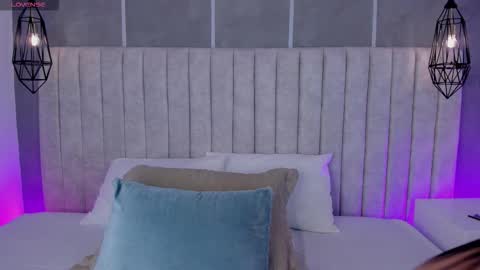 Snapshot of lea_gray chatting on March 15, 5:30 pm online show from March 15, 5:30 pm