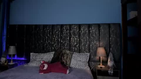 Snapshot of lea_velle chatting on July 30, 12:42 am Lea Velle online show from July 30, 12:42 am