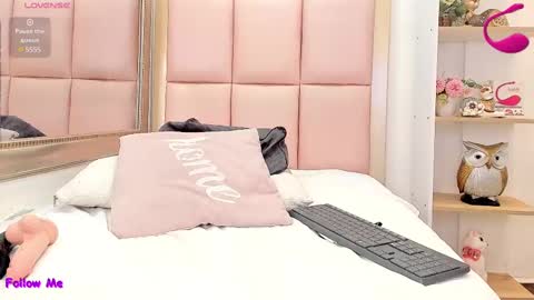 Snapshot of lea_wilson chatting on February 23, 12:41 am Lea online show from February 23, 12:41 am