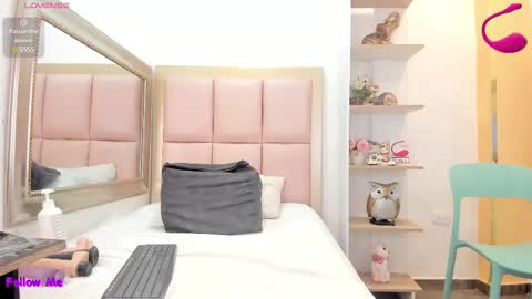 Snapshot of lea_wilson chatting on February 27, 8:20 pm Lea online show from February 27, 8:20 pm