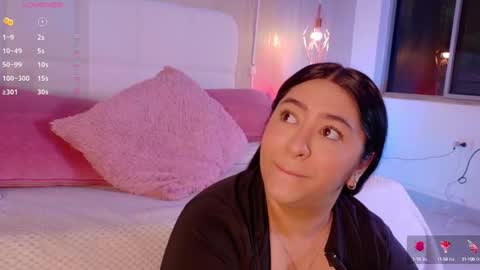 Snapshot of leah_bensoon chatting on September 18, 2:08 pm Leah online show from September 18, 2:08 pm