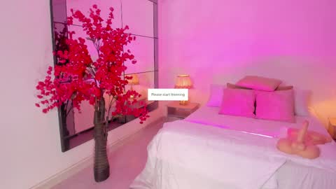 Snapshot of leah_greyy chatting on April 7, 11:32 am Leah Greyy online show from April 7, 11:32 am